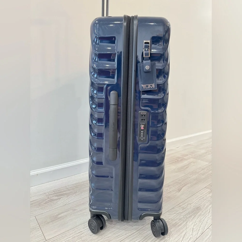 Tumi 19 DEGREE Extended Trip Expandable 4 Wheeled Packing Case Navy Blue